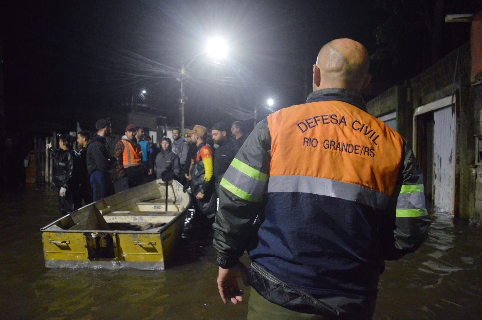 Cerca de 600 pessoas foram resgatadas em Rio Grande durante a madrugada (16)