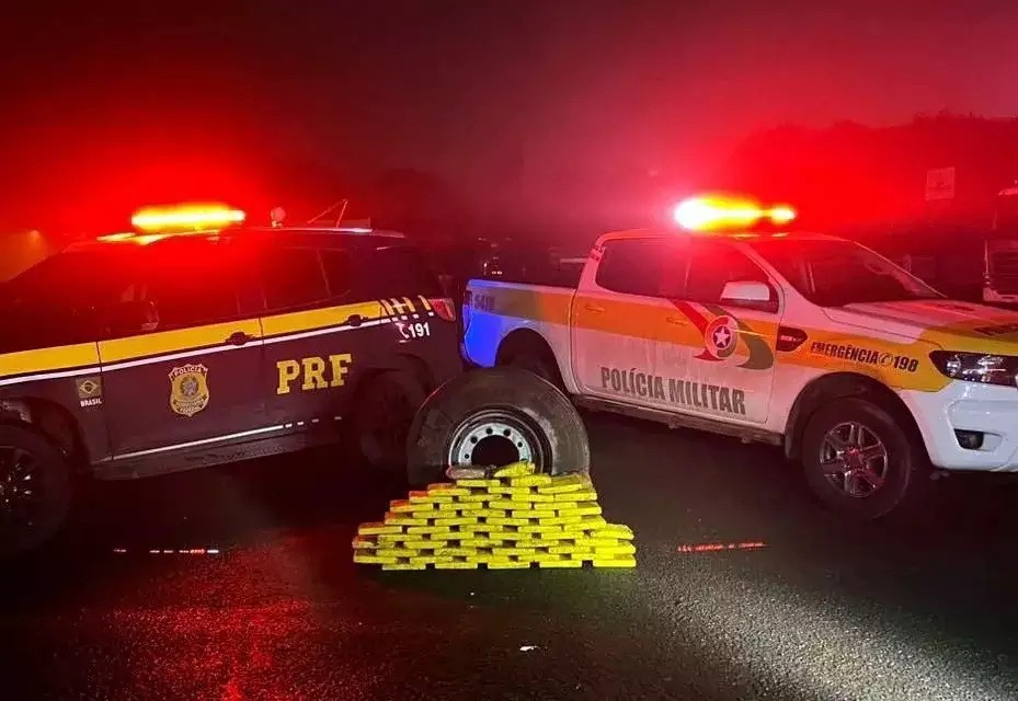 Polícia encontra cocaína escondida em carreta com doações para o RS