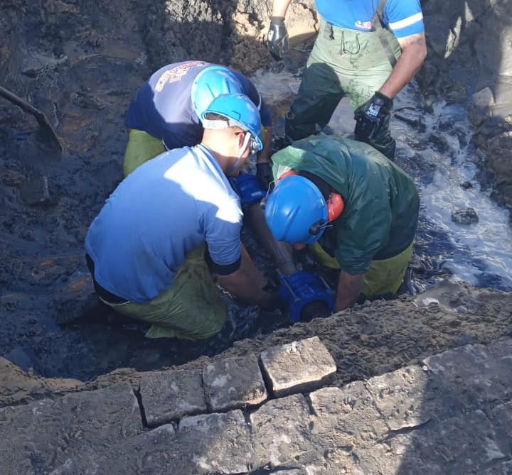 Conserto de rede rompida causa falta de água nos bairros BGV e Vila Militar nesta quarta-feira (29)