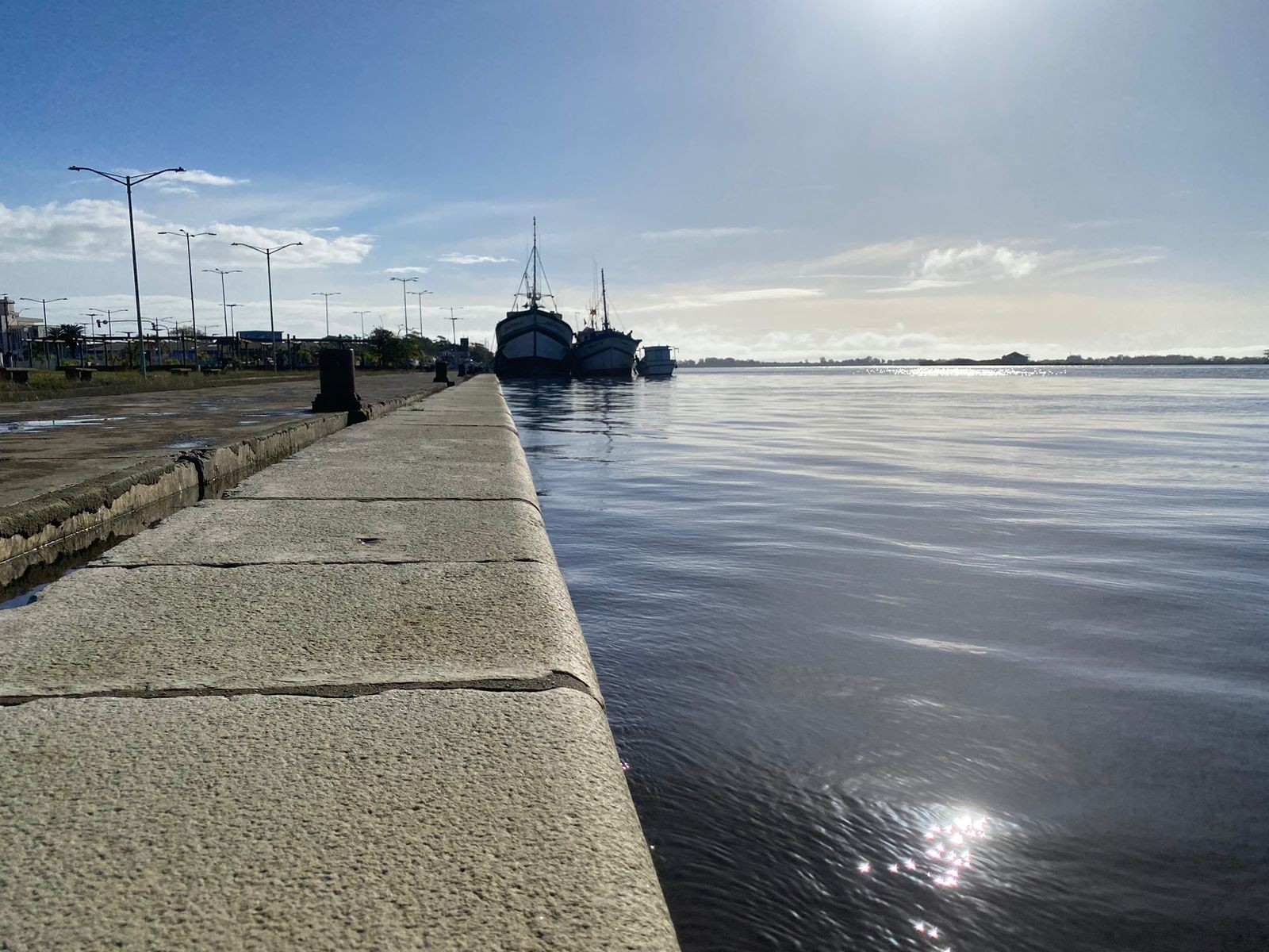 Lagoa dos Patos segue em nível baixo nesta noite de quarta-feira (29) em Rio Grande