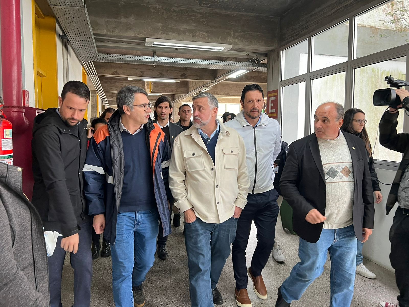 "Estaremos aqui e vamos reconstruir Rio Grande" diz ministro da Reconstrução, Paulo Pimenta, durante visita ao município