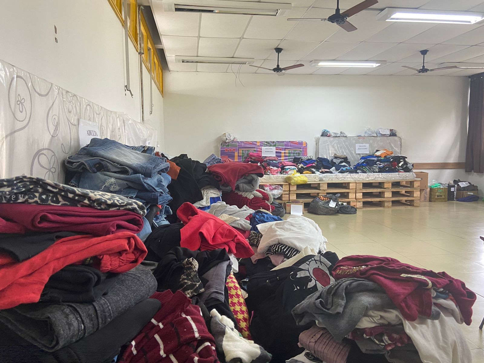 Pavilhão quatro da Furg é o lar temporário de mais de 40 pessoas 