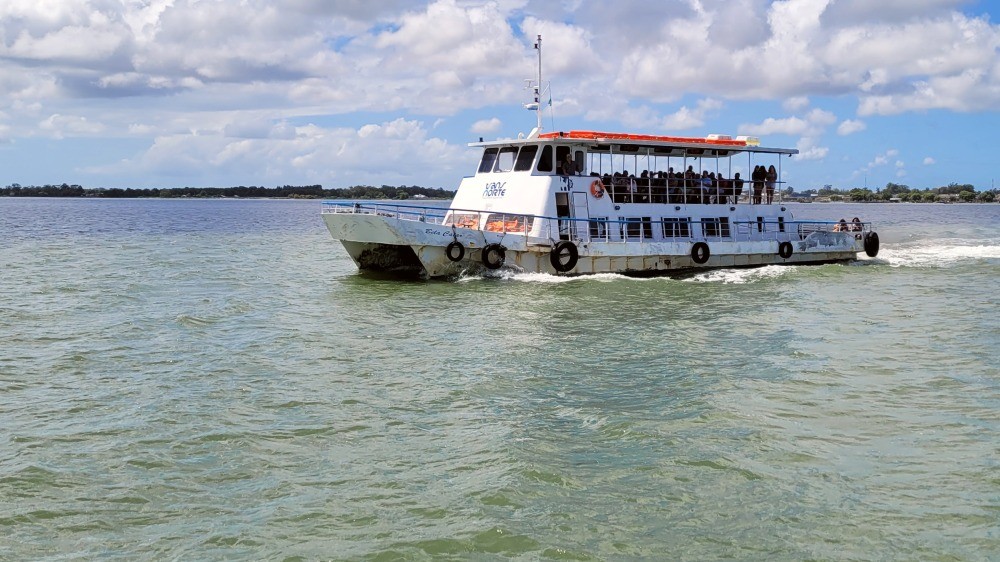 Após reclamações de superlotação, horários de lanchas são ampliados 