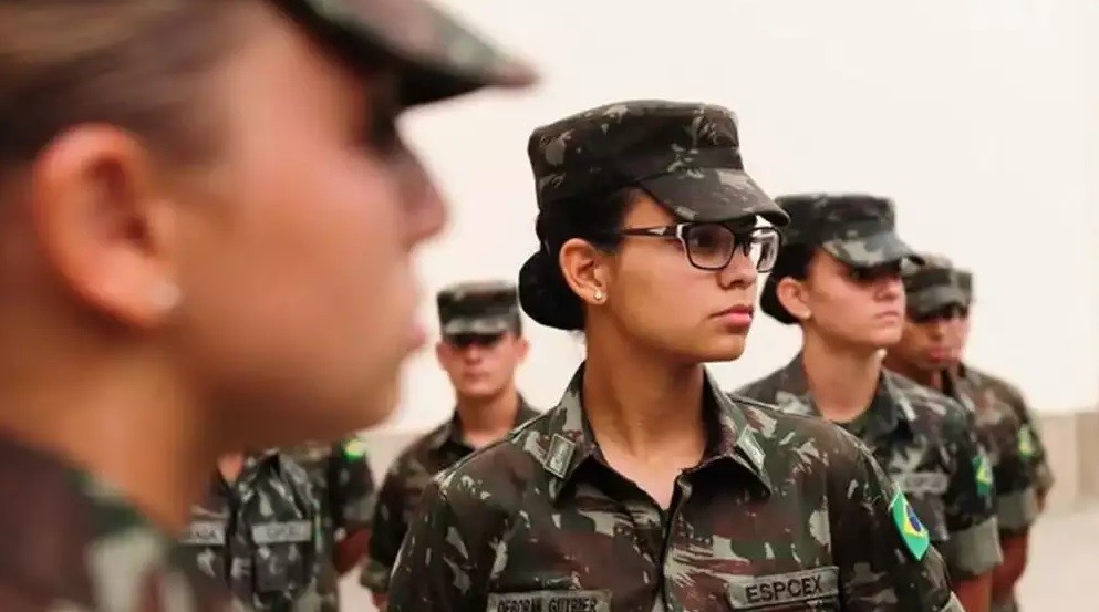 Mulheres vão poder se alistar no Exército a partir do ano que vem