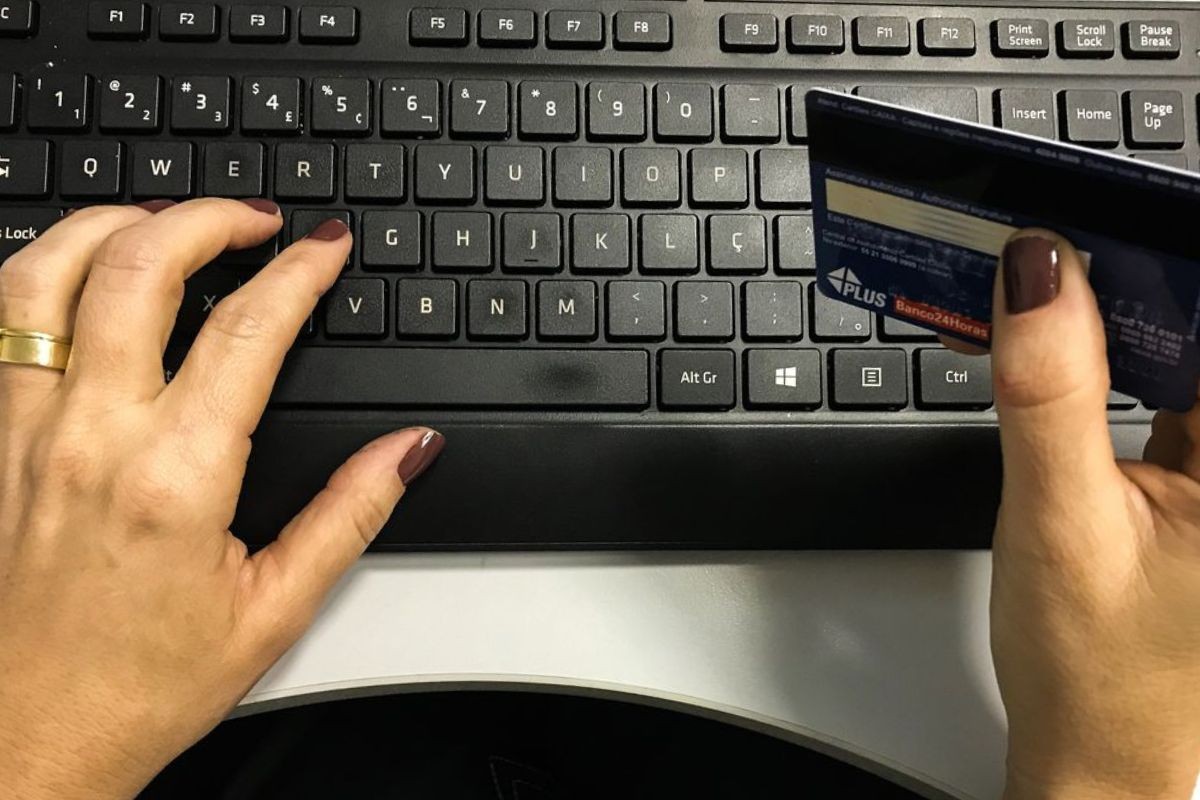 Taxação de compras internacionais de até U$$ 50 é retirada de projeto no Senado
