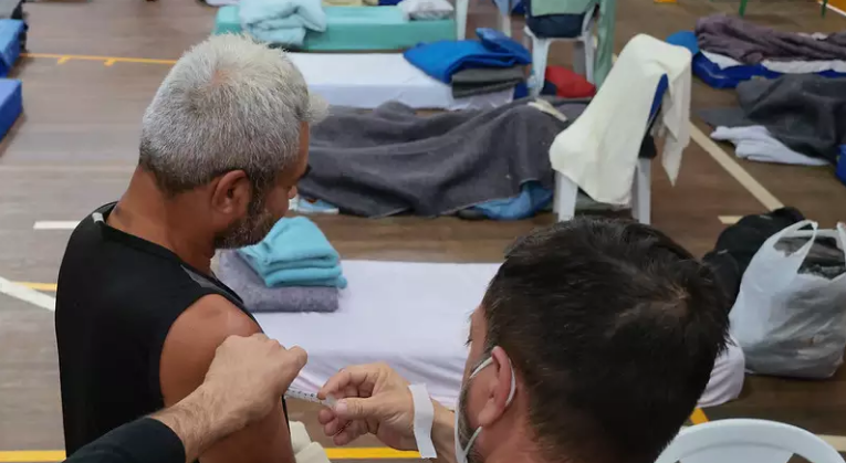 Governo do RS orienta comunidade a prevenir-se de doenças relacionadas às enchentes através de vacinação 