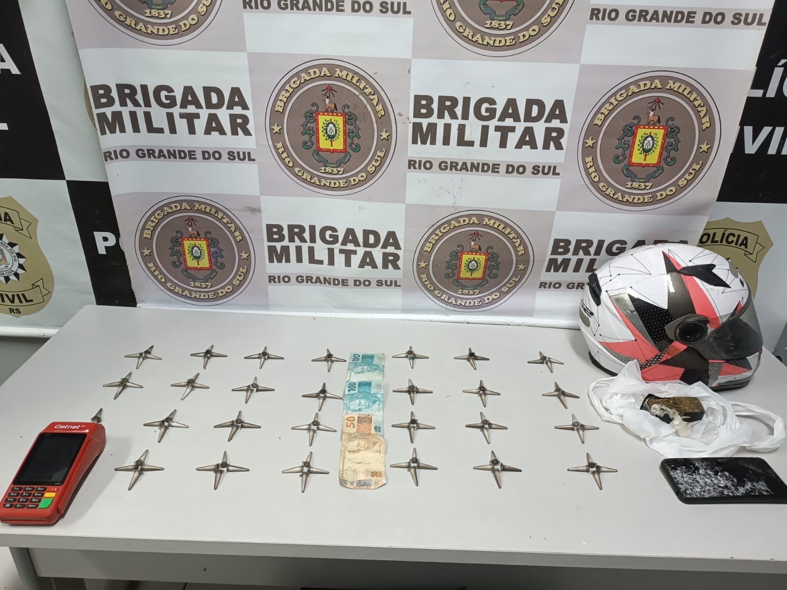 Três homens são presos por tráfico de drogas em Rio Grande nas últimas horas 