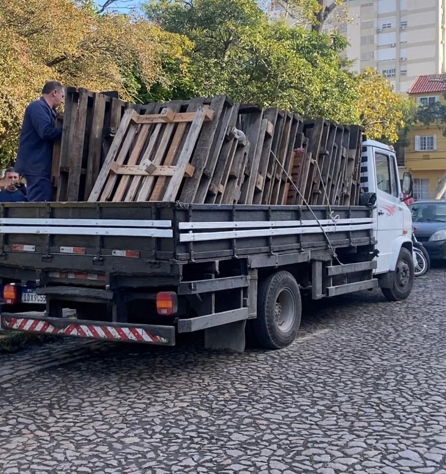 Após baixa no nível da lagoa, passarela da Santa Casa é desativada em Rio Grande
