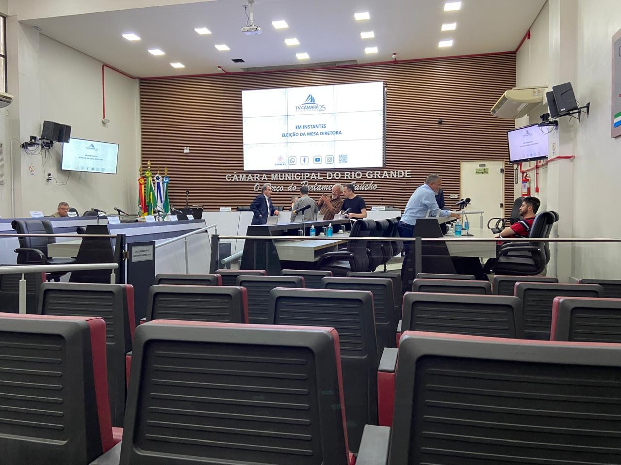 Vereadores aprovam PLE que prorroga prazos de impostos em Rio Grande