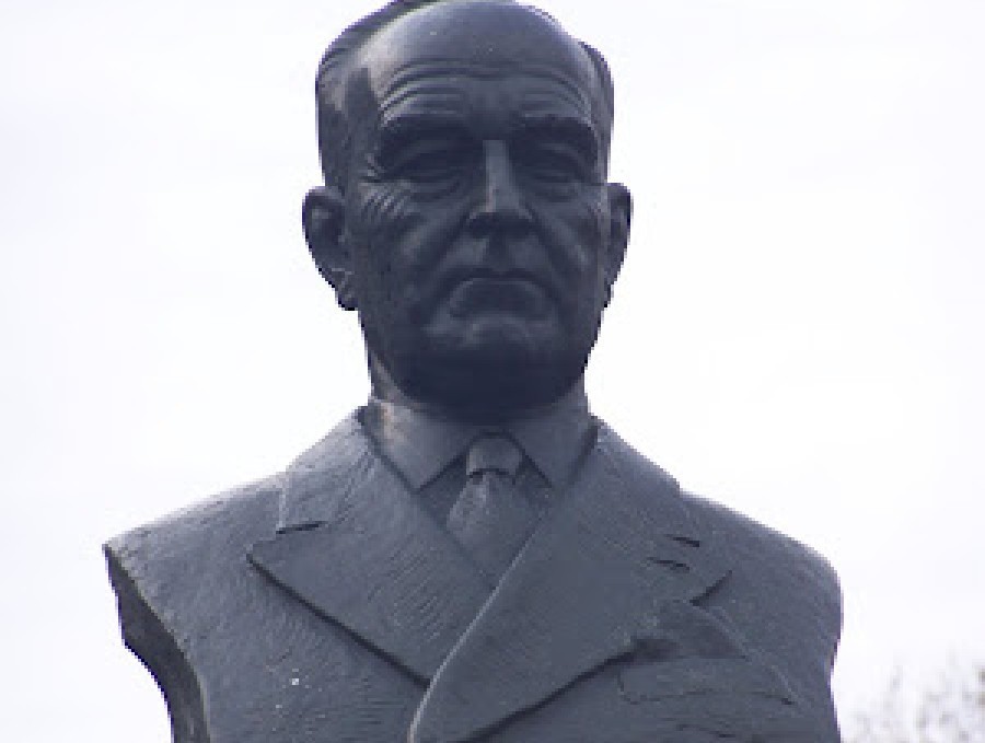 Homem é condenado por tentativa de furto do busto de Getúlio Vargas, em Rio Grande