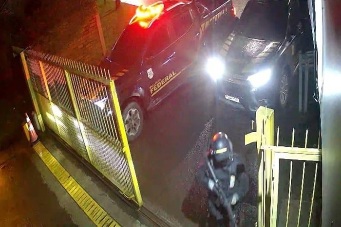 Assalto a carro-forte na Serra: veículo transportava cerca de R$30 milhões; buscas aos assaltantes continuam