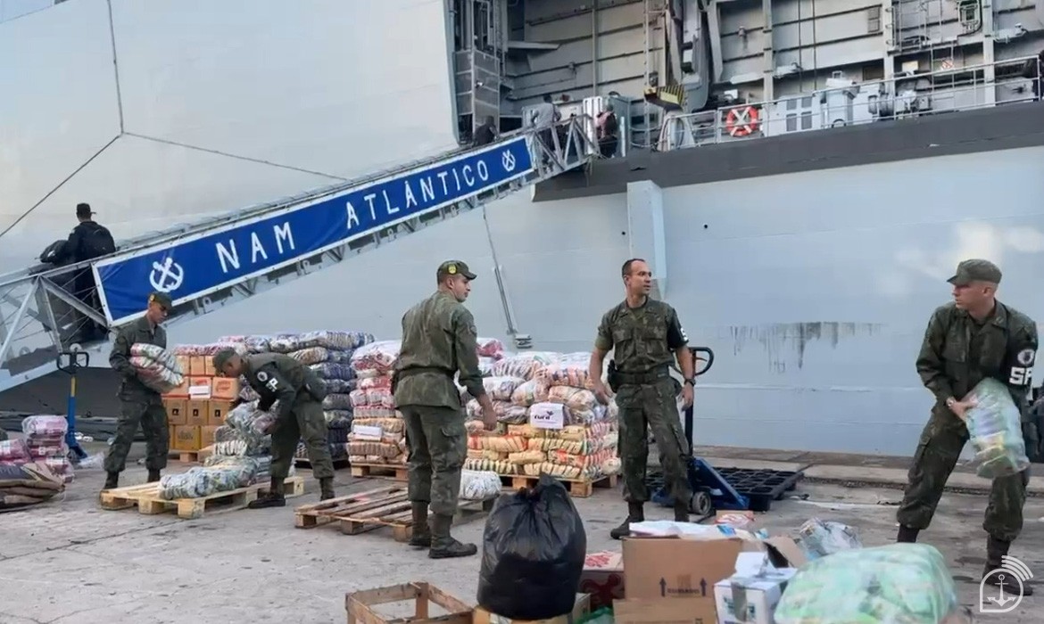 Navio Atlântico retorna a Rio Grande na quinta-feira (27) com mais 115 toneladas de donativos 