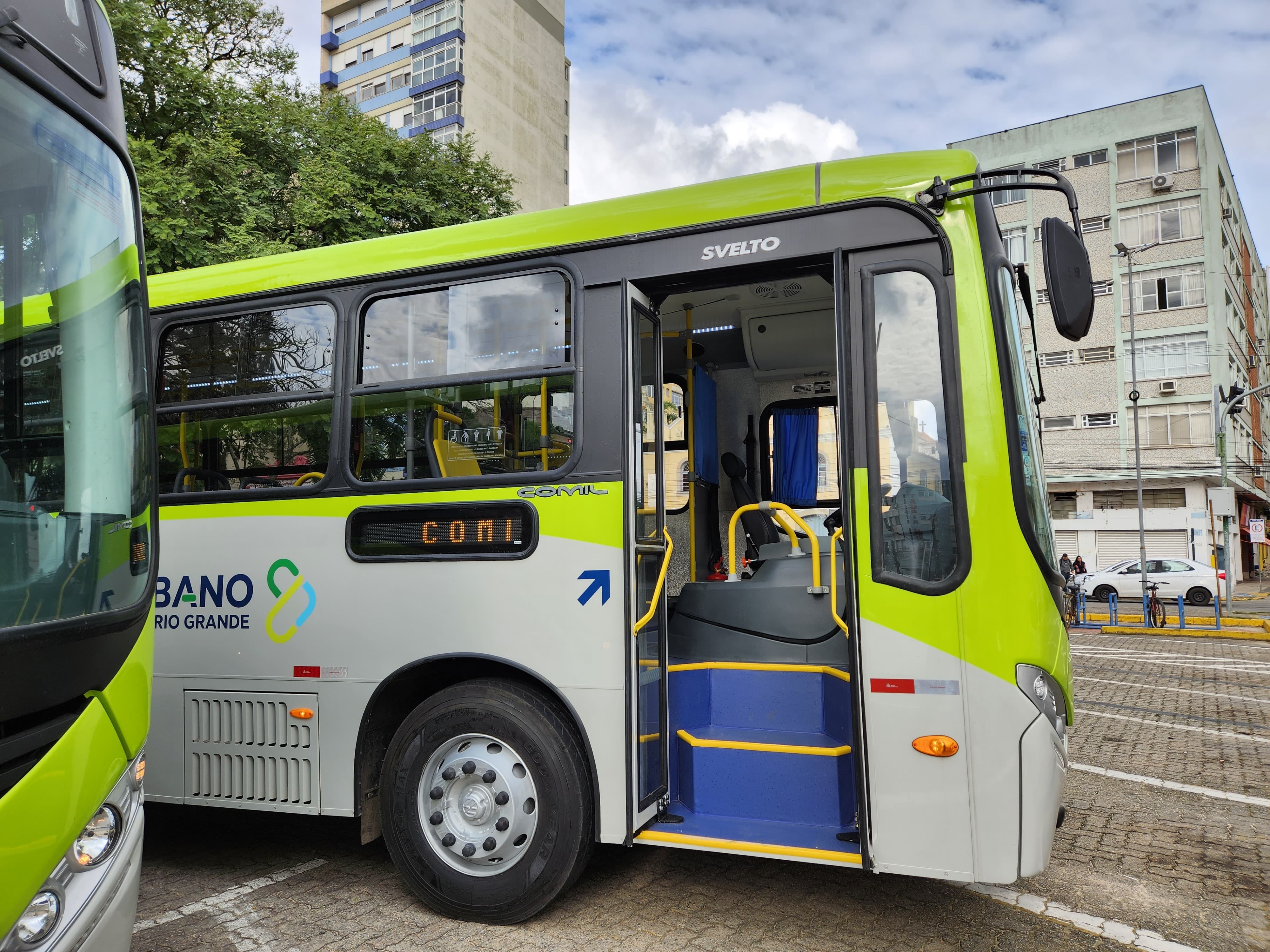 Rio Grande recebe dois ônibus 0 km para o Transporte Coletivo
