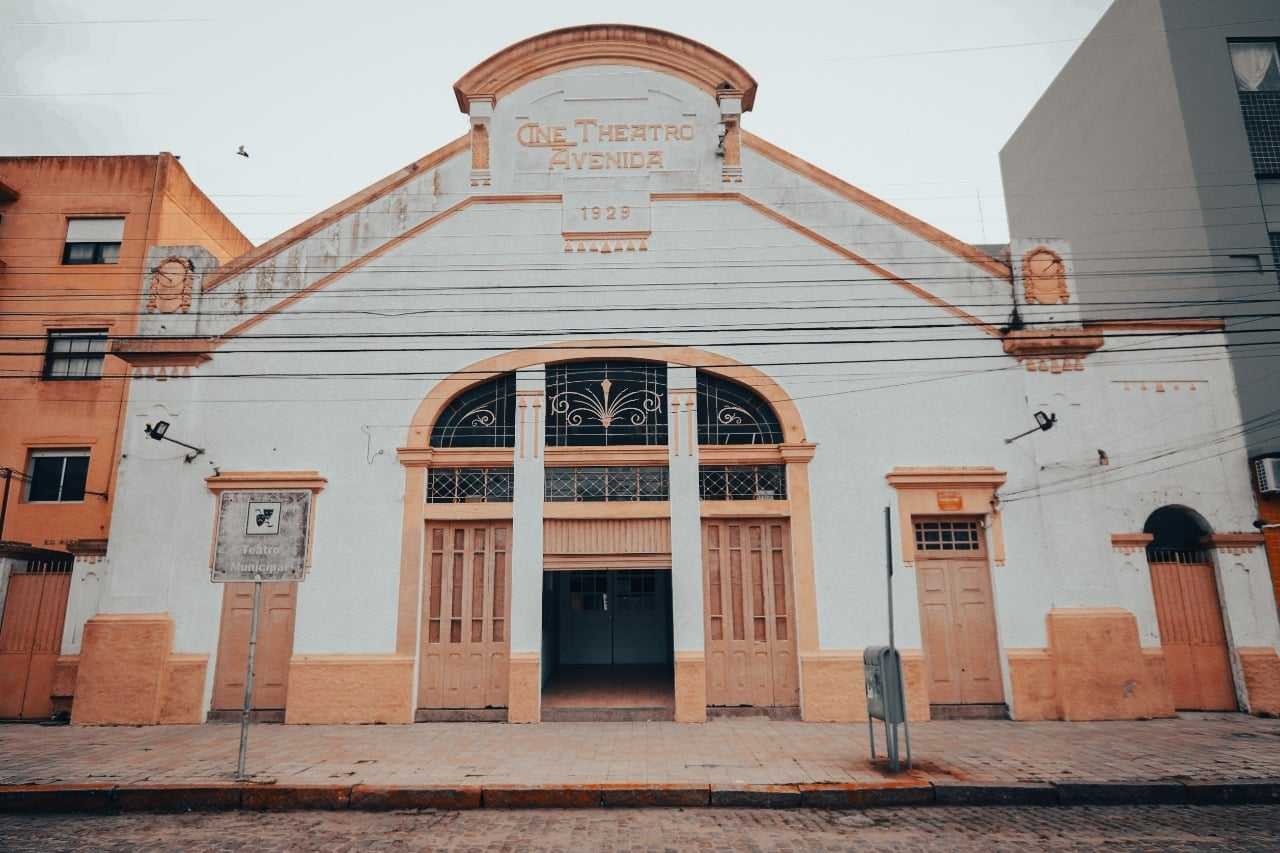 Projeto abre vagas gratuitas para artistas vítimas das enchentes utilizarem o Teatro Municipal