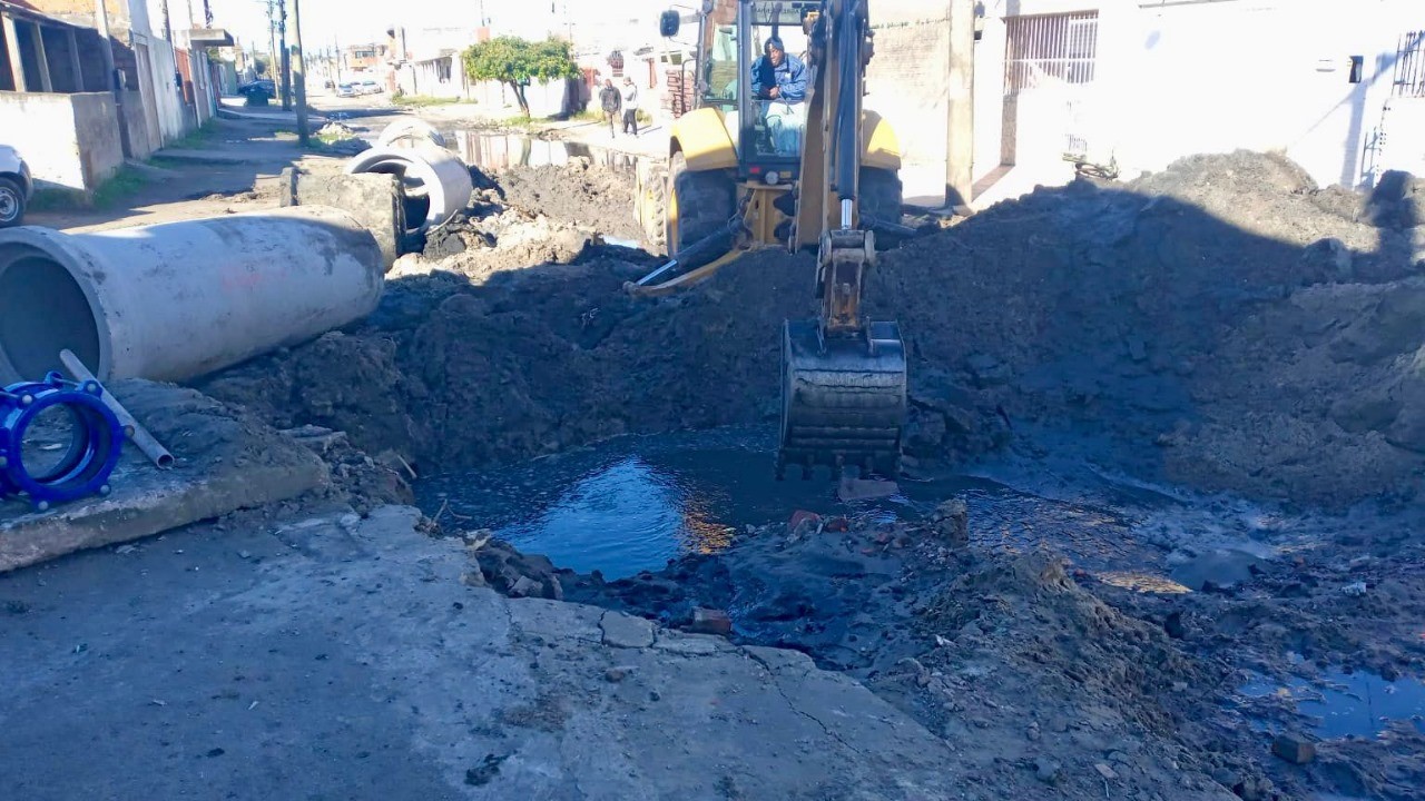 Rede rompida por obra da Prefeitura causa falta de água no BGV e Vila Militar nesta sexta (08)