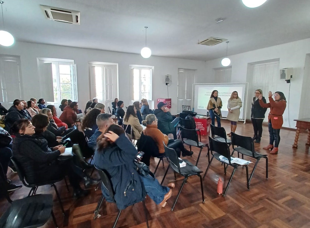 Saúde mental pós-enchente foi tema de palestra para os profissionais das UBSFs de Rio Grande