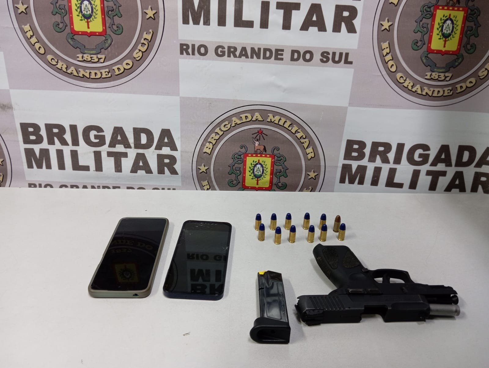 Homem é preso por porte ilegal de arma no bairro Santa Tereza, em RG