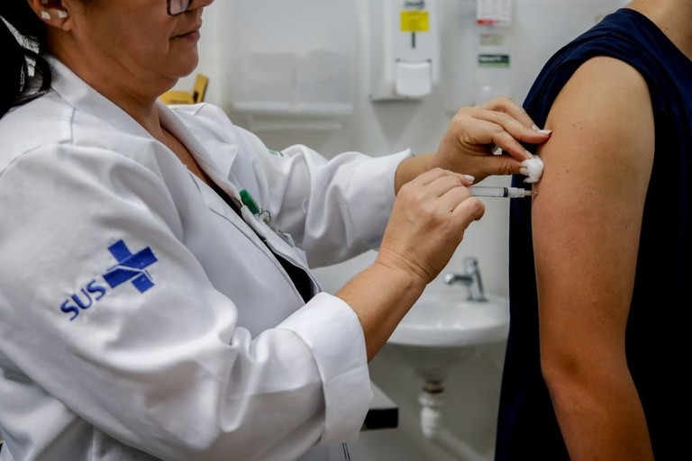 Campanha de vacinação contra a dengue é impulsionada no RS
