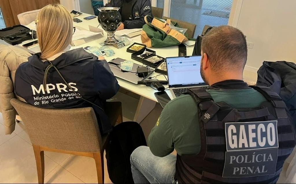 Nego Di e esposa são alvos de operação que investiga suposta lavagem de dinheiro