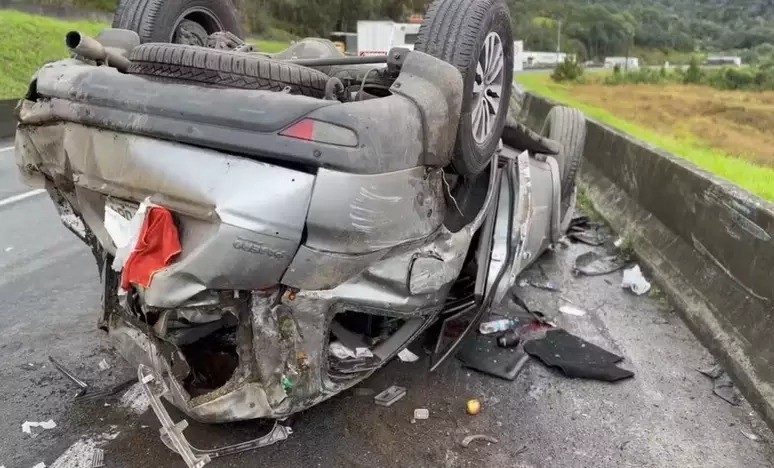 Capitão do tetra, Dunga e a esposa sofrem acidente em Curitiba 