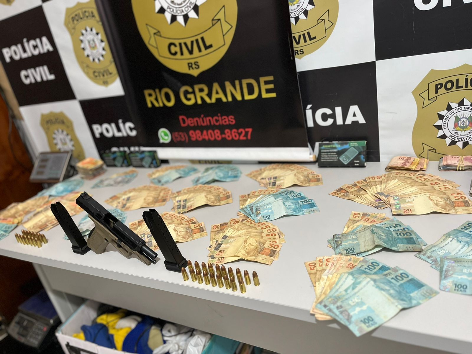 Polícia Civil deflagra operação "Robotinik" e prende duas pessoas em Rio Grande 