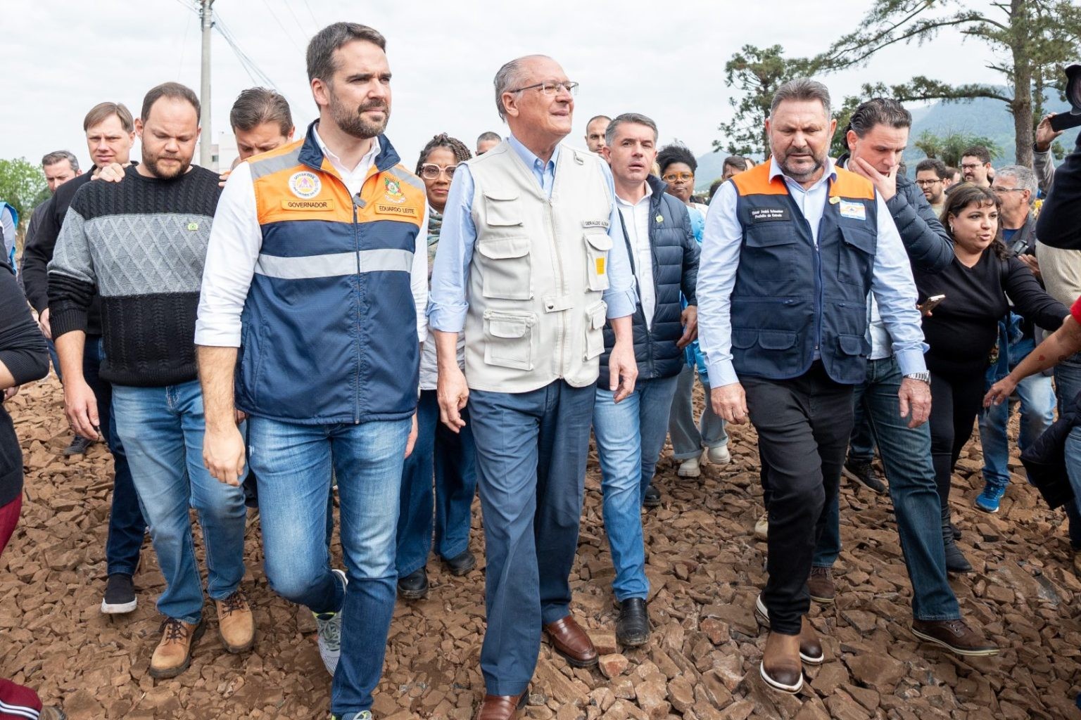 Alckmin anuncia repasse de R$ 741 milhões para cidades atingidas pelo ciclone, em visita ao RS