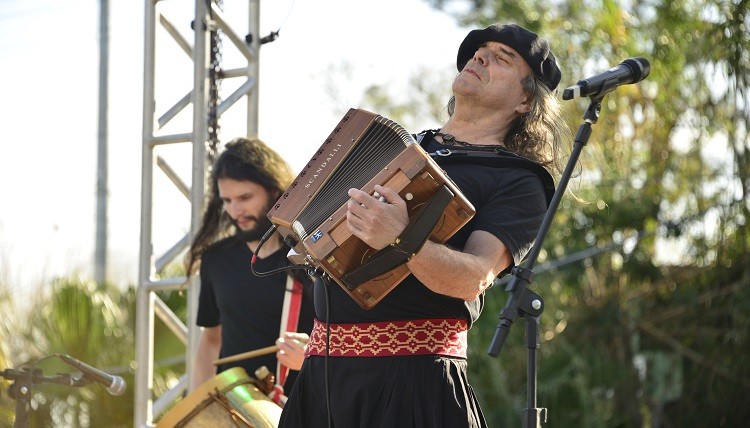 Renato Borghetti encanta público com show no Museu Oceanográfico em celebração aos 70 anos da instituição