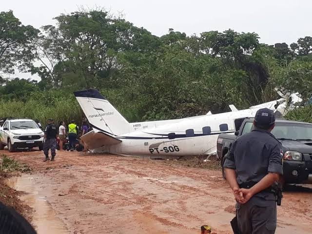 Queda de avião deixa 14 mortos no Amazonas