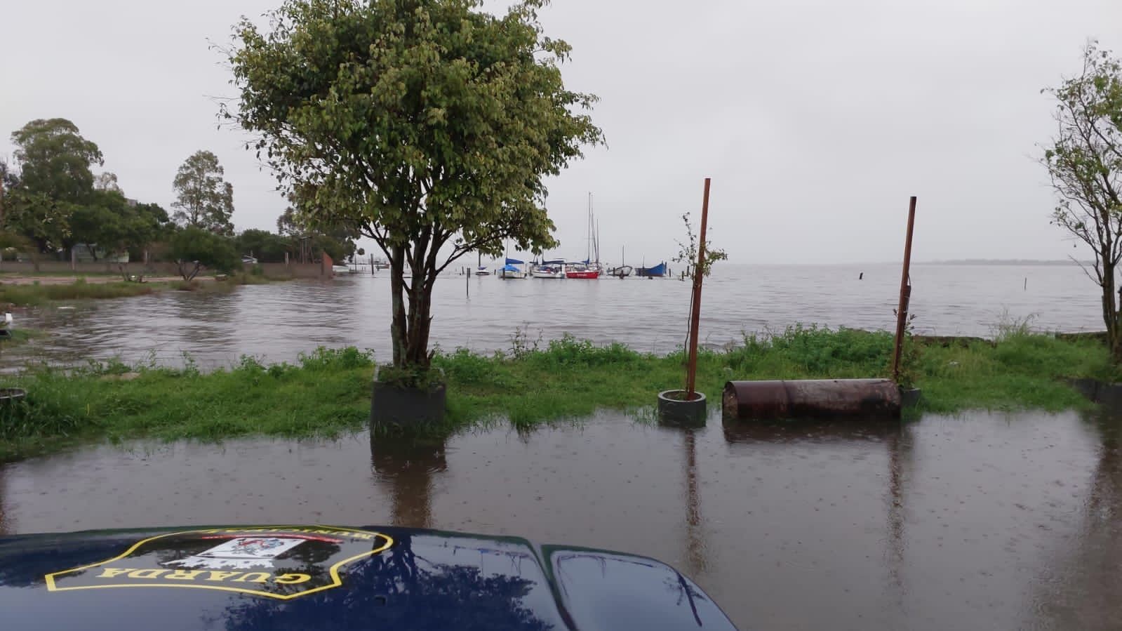 Com previsão de mais chuva, alta da Lagoa dos Patos preocupa autoridades para possibilidade de inundação 
