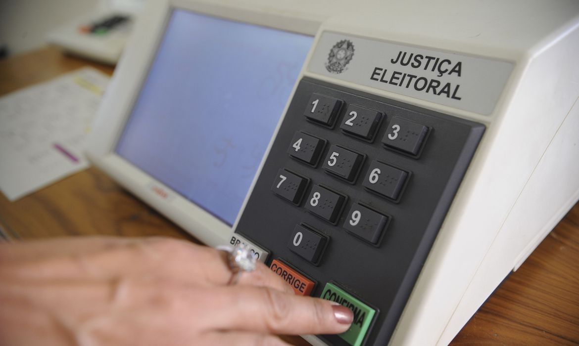Teste de segurança das urnas eletrônicas começa em novembro