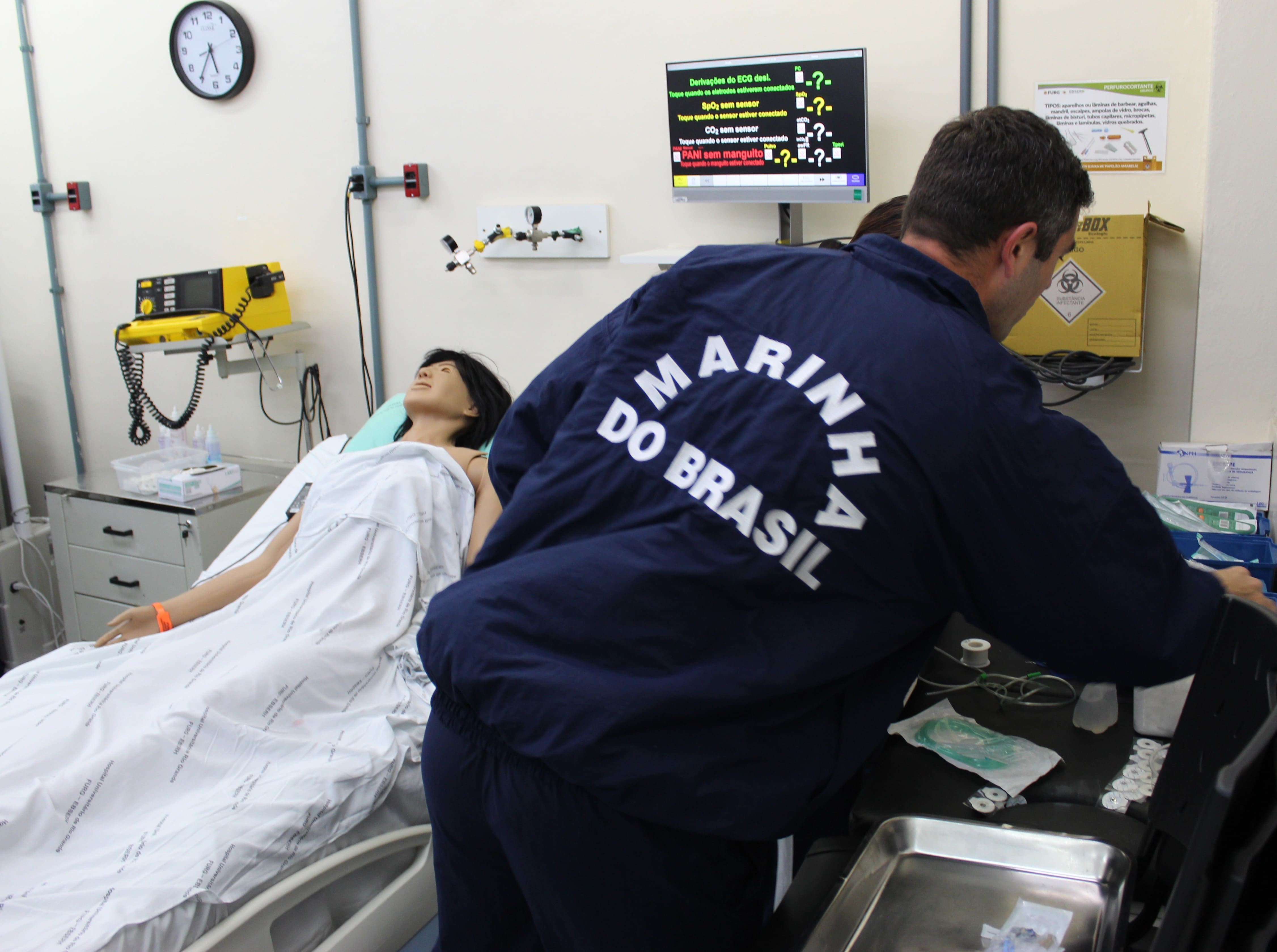 Firmada parceria para qualificar atendimento de emergência na Policlínica Naval