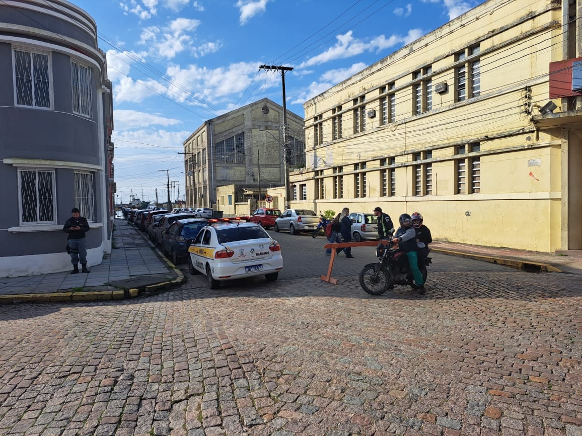 Com baixa da Lagoa, ruas de Rio Grande são liberadas; possível aumento à tarde é monitorado