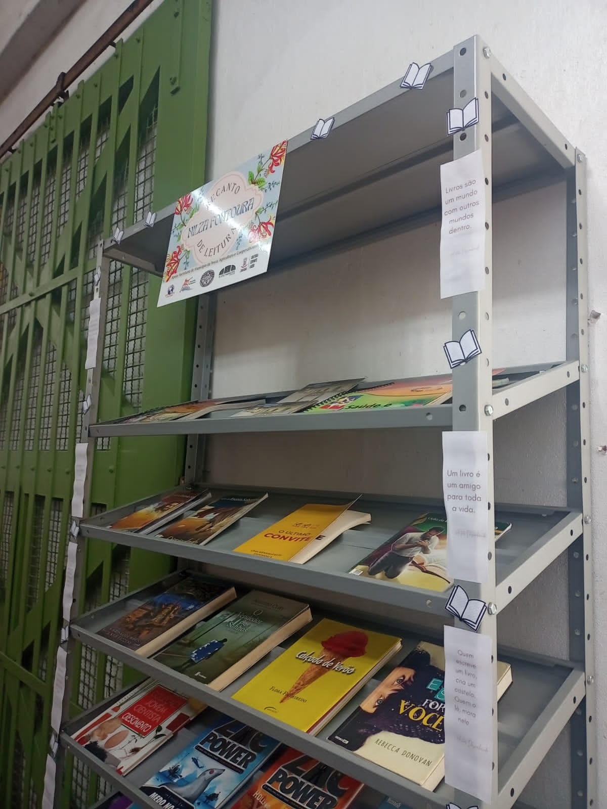 Espaço de leitura no Mercado Público conta com a doação de livros 