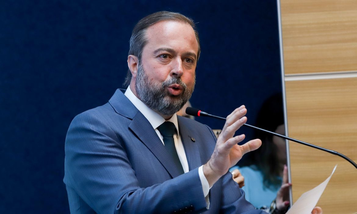 Alexandre Silveira diz que não há necessidade do horário de verão