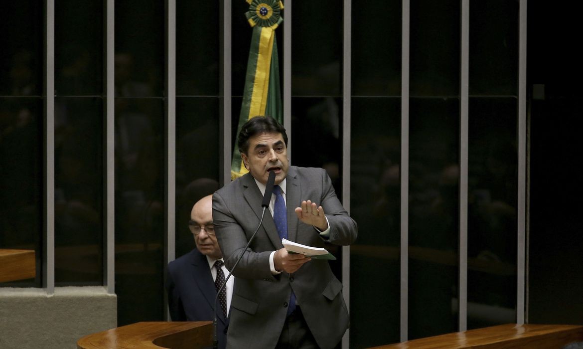 PEC que permite derrubada de decisões do STF é protocolada na Câmara