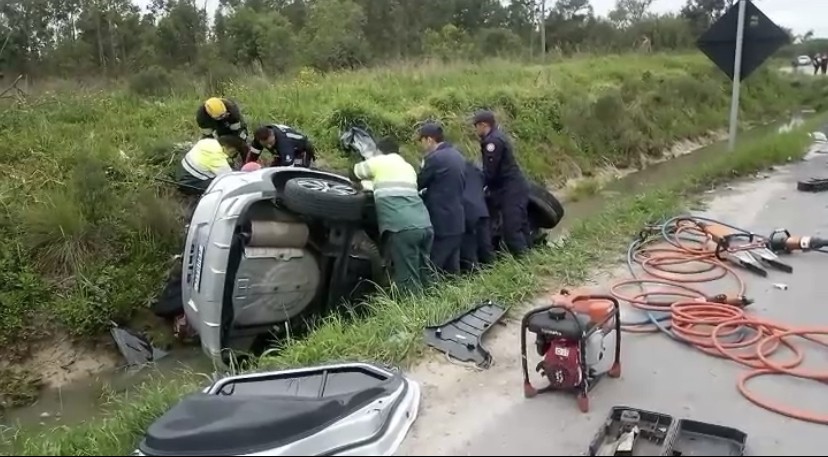 Motoristas ficam gravemente feridos após acidente em Pelotas