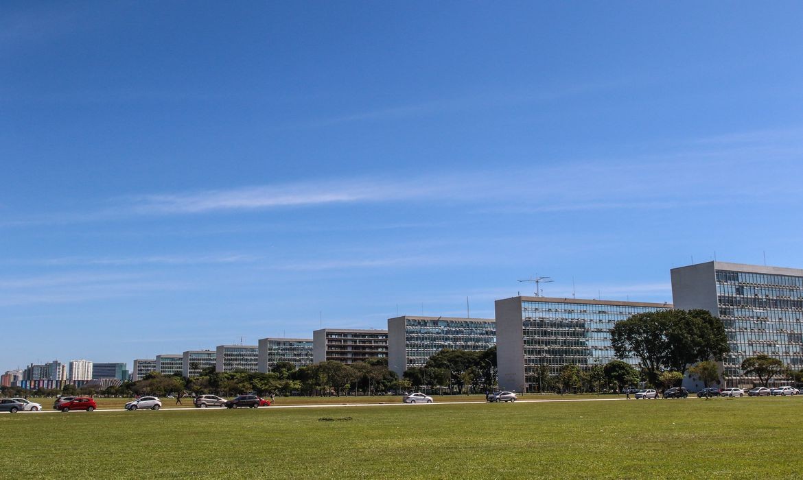 Governo institui em decreto concurso público unificado