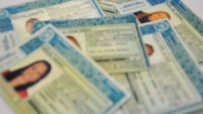 Moradores atingidos pelas enchentes de setembro no Rio Grande do Sul podem solicitar 2ª via gratuita da CNH em todo o estado