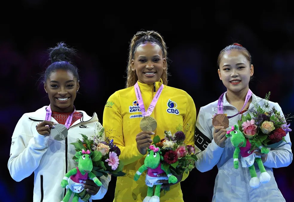 Ginasta Rebeca Andrade é bicampeã mundial no salto