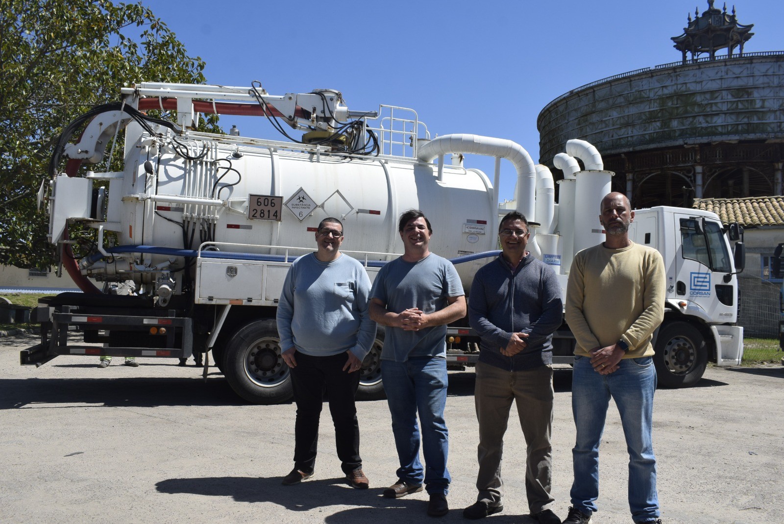 Prefeitura do Rio Grande adquire caminhão da Corsan para limpeza de esgoto