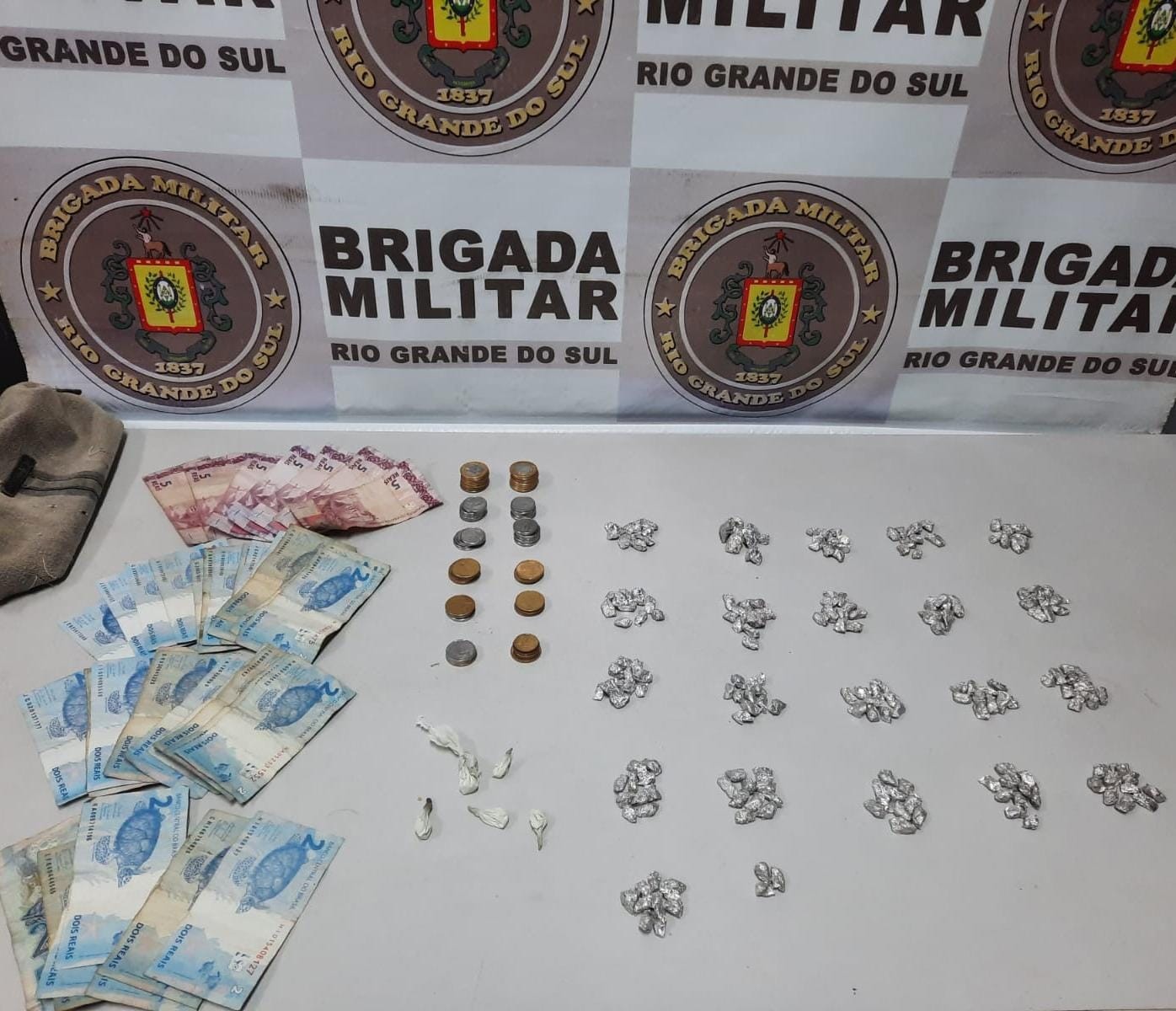 Homem é preso com crack e cocaína no bairro Lagoa