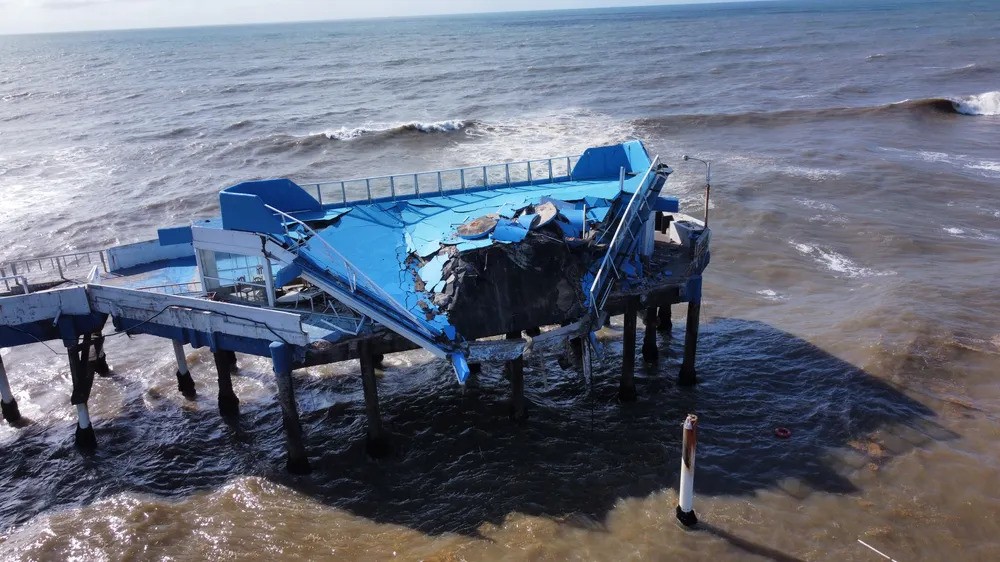 Plataforma marítima de Atlântida, no Litoral Norte, desabou por falta de manutenção