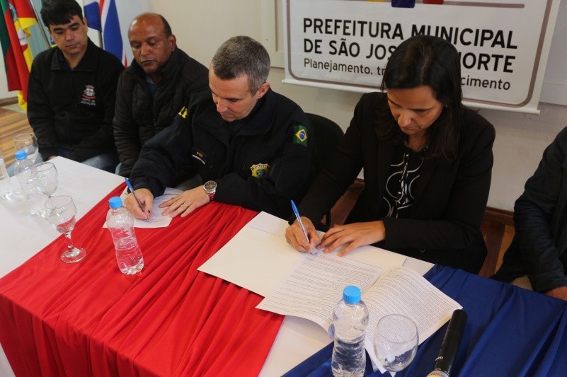 Prefeitura de São José do Norte e PRF assinam convênio para atuação na BR-101