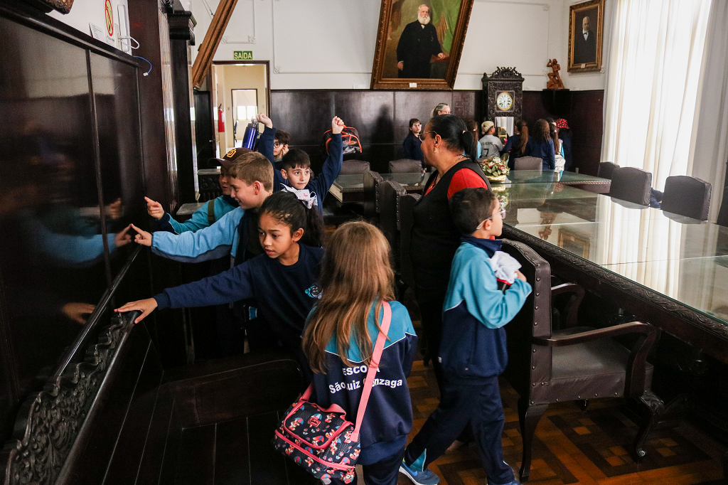Câmara de Comércio recebe alunos da escola São Luiz Gonzaga