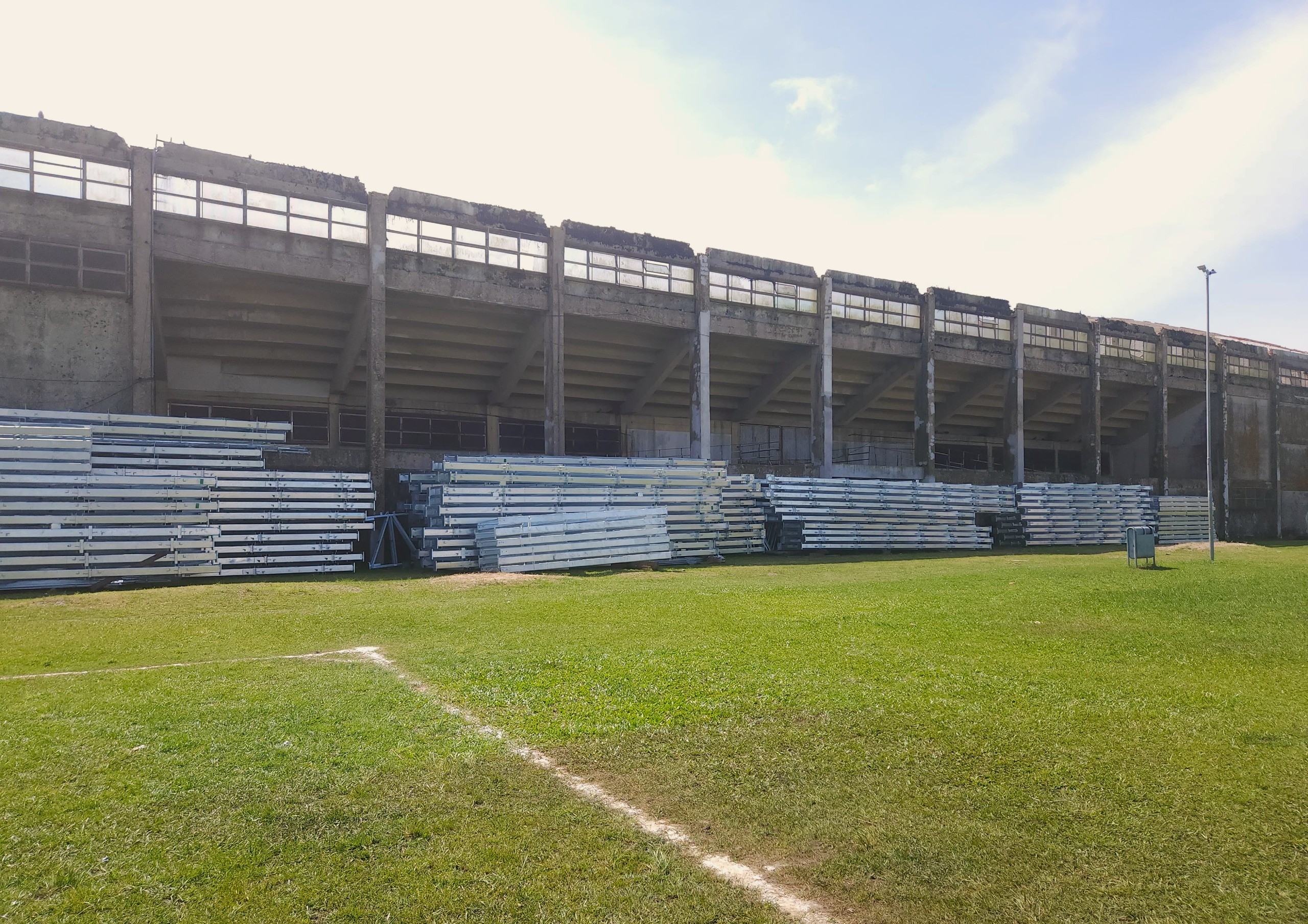 Montagem da nova cobertura do Ginásio Farydo Salomão está prevista para o fim do mês