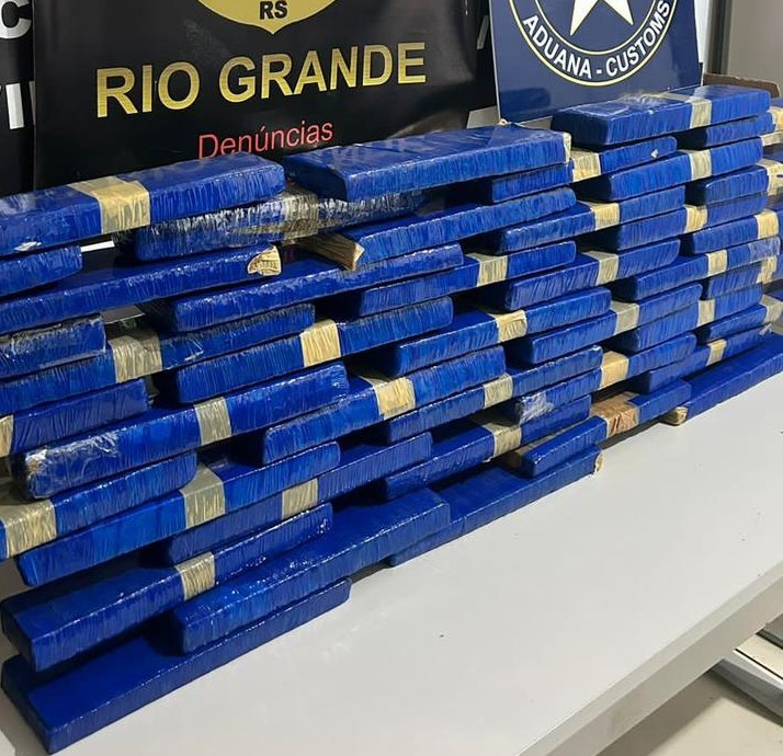 Da região metropolitana para Rio Grande: casal é preso em balsa com 43 quilos de maconha