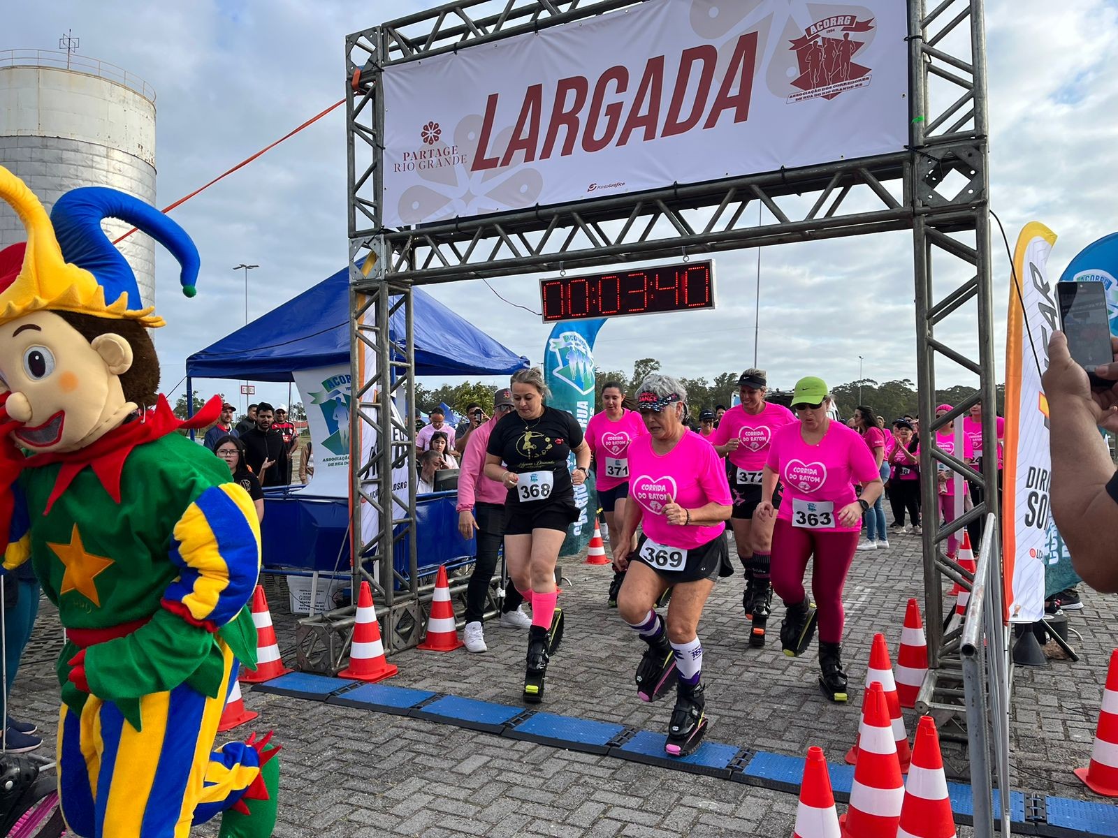 Corrida do Batom reúne 300 mulheres e promove a solidariedade em prol da Aapecan