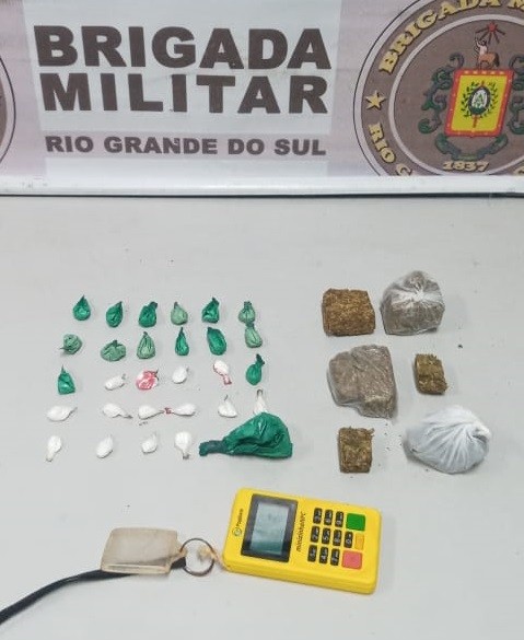 BM prende três pessoas e apreende veículo e drogas em Rio Grande