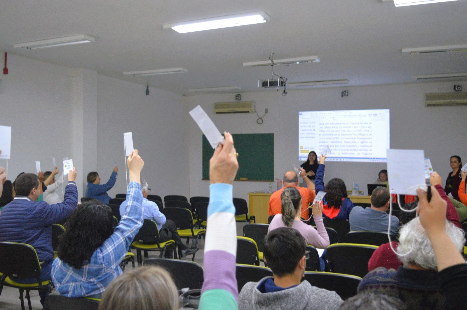 Comunidade escolar de Rio Grande debate o Plano Nacional de Educação em conferência local