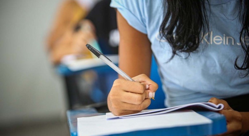 Mais de 3,9 milhões de estudantes realizam o Enem no próximo domingo (5)